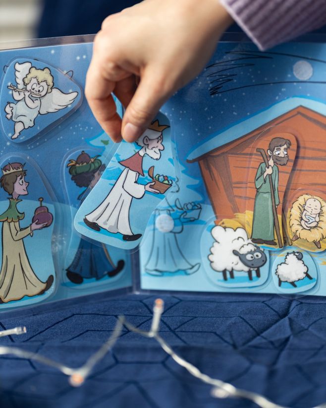 Sestavte si s dětmi vlastní betlém, mikulášské leporelo, postavte sněhuláky, nebo si ozdobte perníček! 🎄❄️ Materiály si...